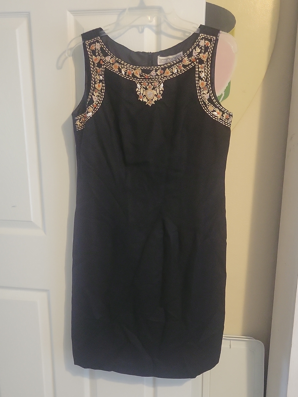 Jessica Howard Sz10 Sleeveless blk Embroidered Lined Sheath Dress